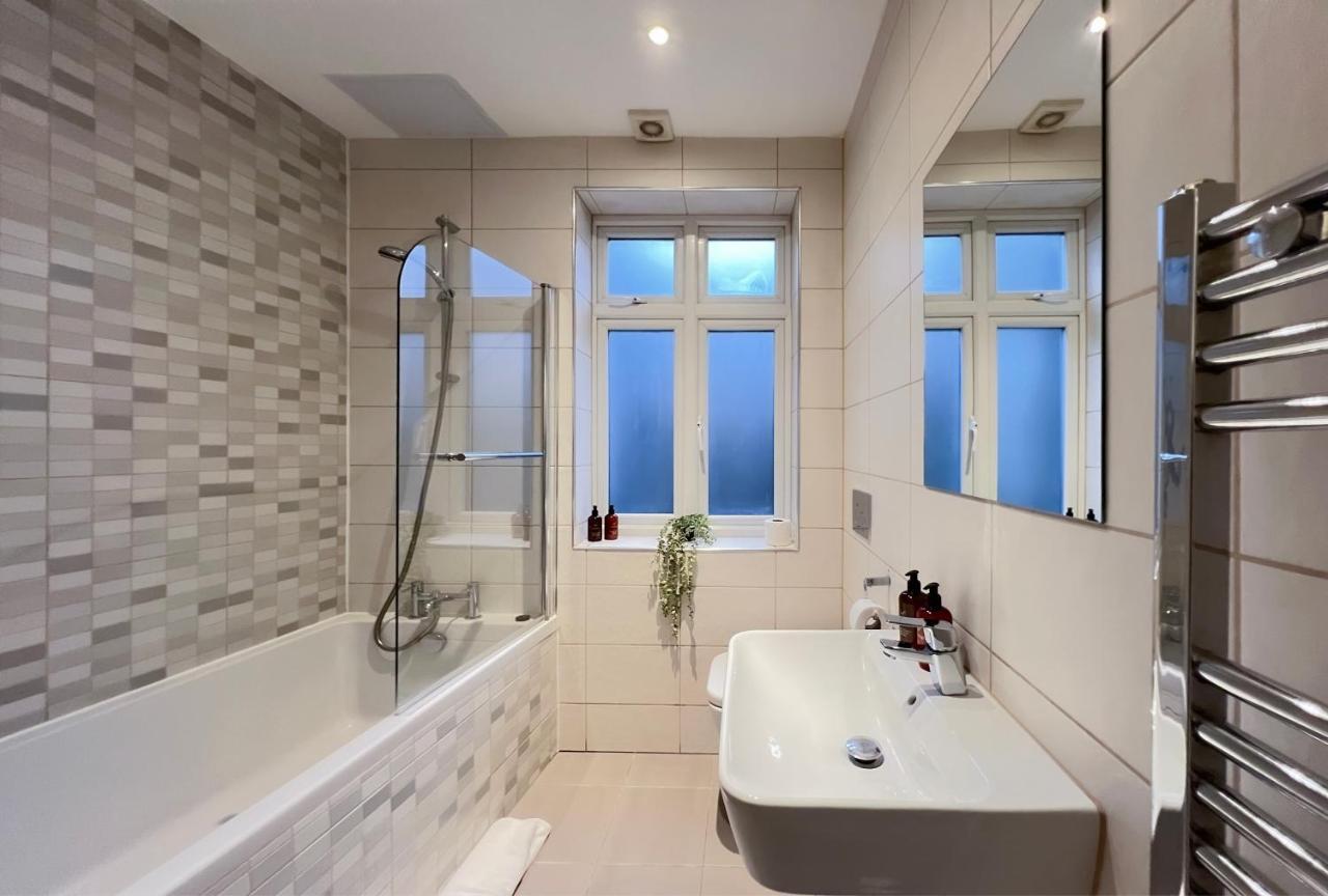 Prime Location Camden Luxury Apt Sleeps 6 Londen Buitenkant foto