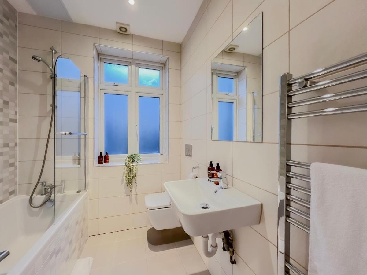 Prime Location Camden Luxury Apt Sleeps 6 Londen Buitenkant foto